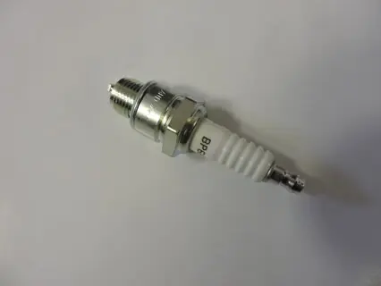Značkový Svíčka Š120 NGK BP6HS 4511