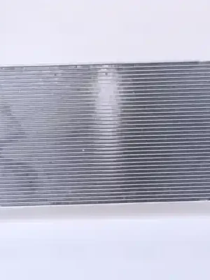 Chladič, chlazení motoru NISSENS 617879 Levný